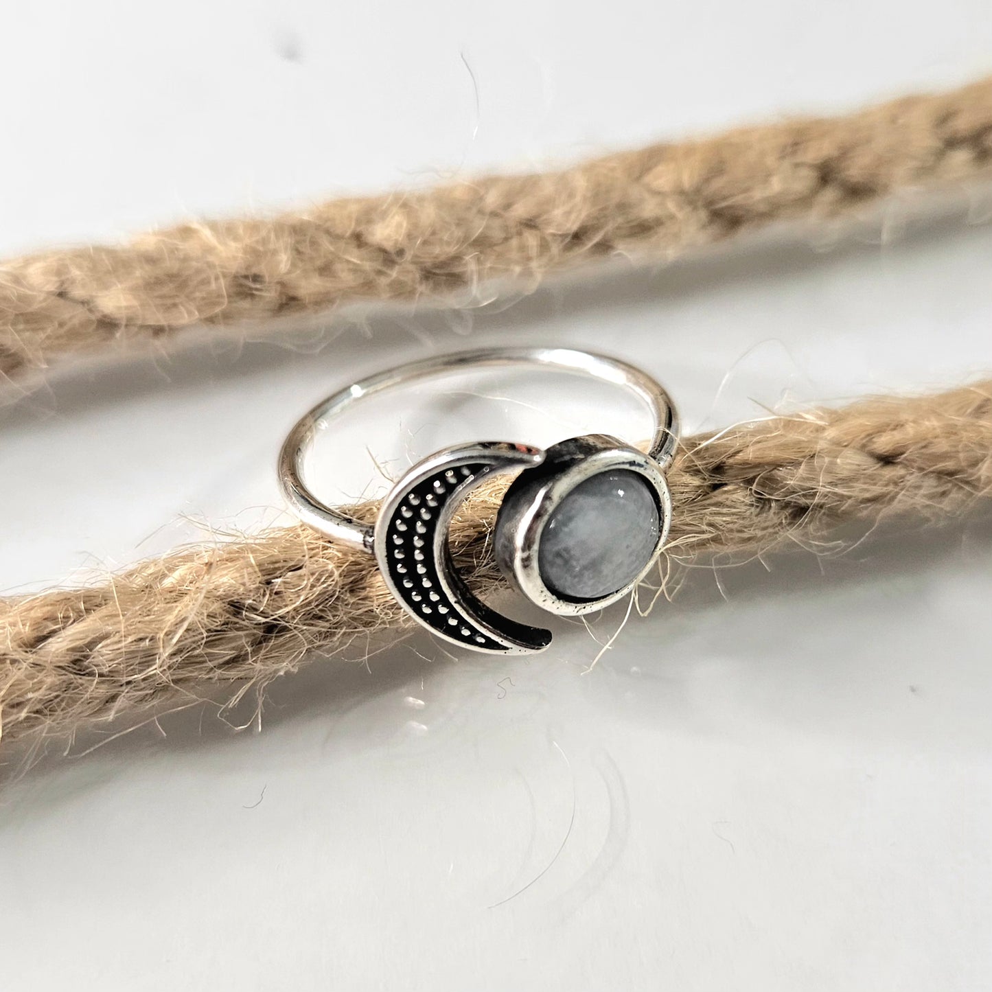 Anillo Luna con Piedra Luna ajustable en Plata de Ley