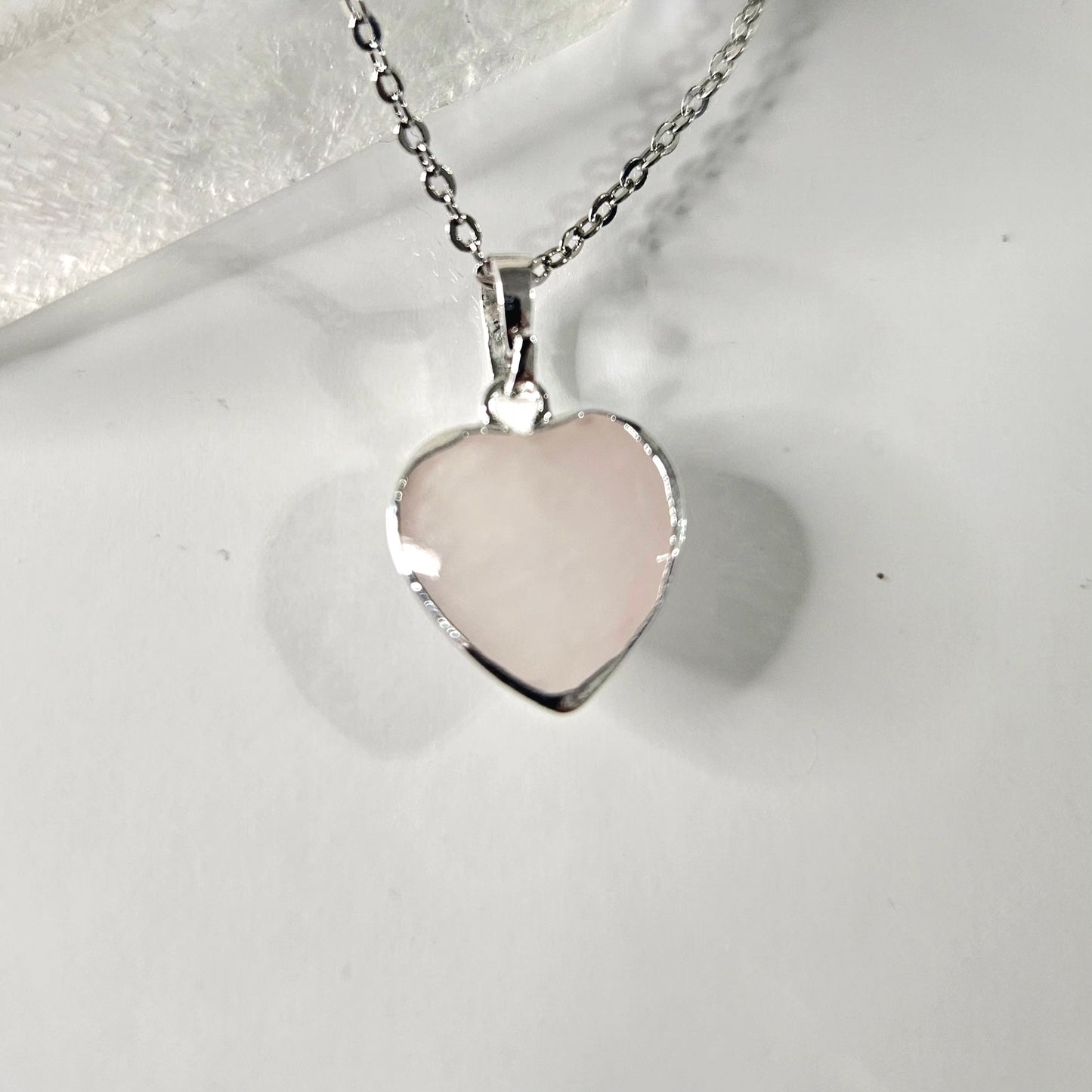 Colgante corazón cuarzo rosa en Plata de Ley