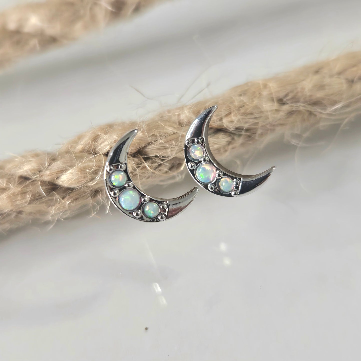 Pendientes Luna con ópalo en Plata de Ley