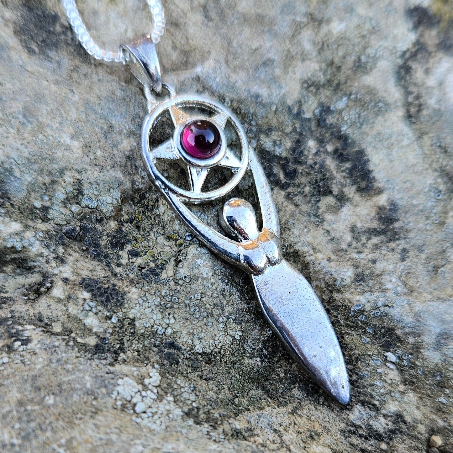 Colgante de plata Diosa con pentaculo y Amatista - Aurora Boreal