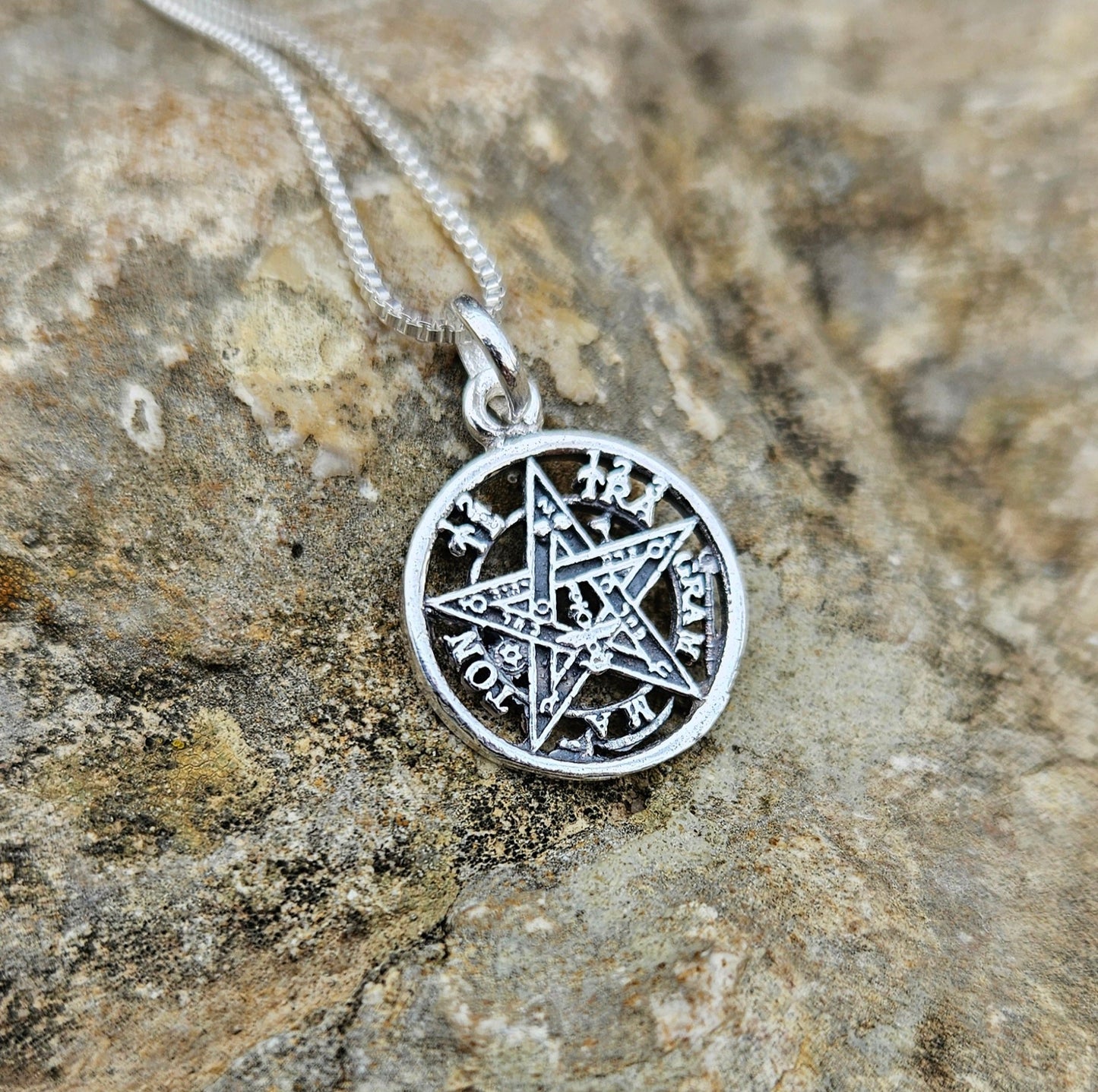 Colgante Tetragramaton pequeño en Plata - Aurora Boreal
