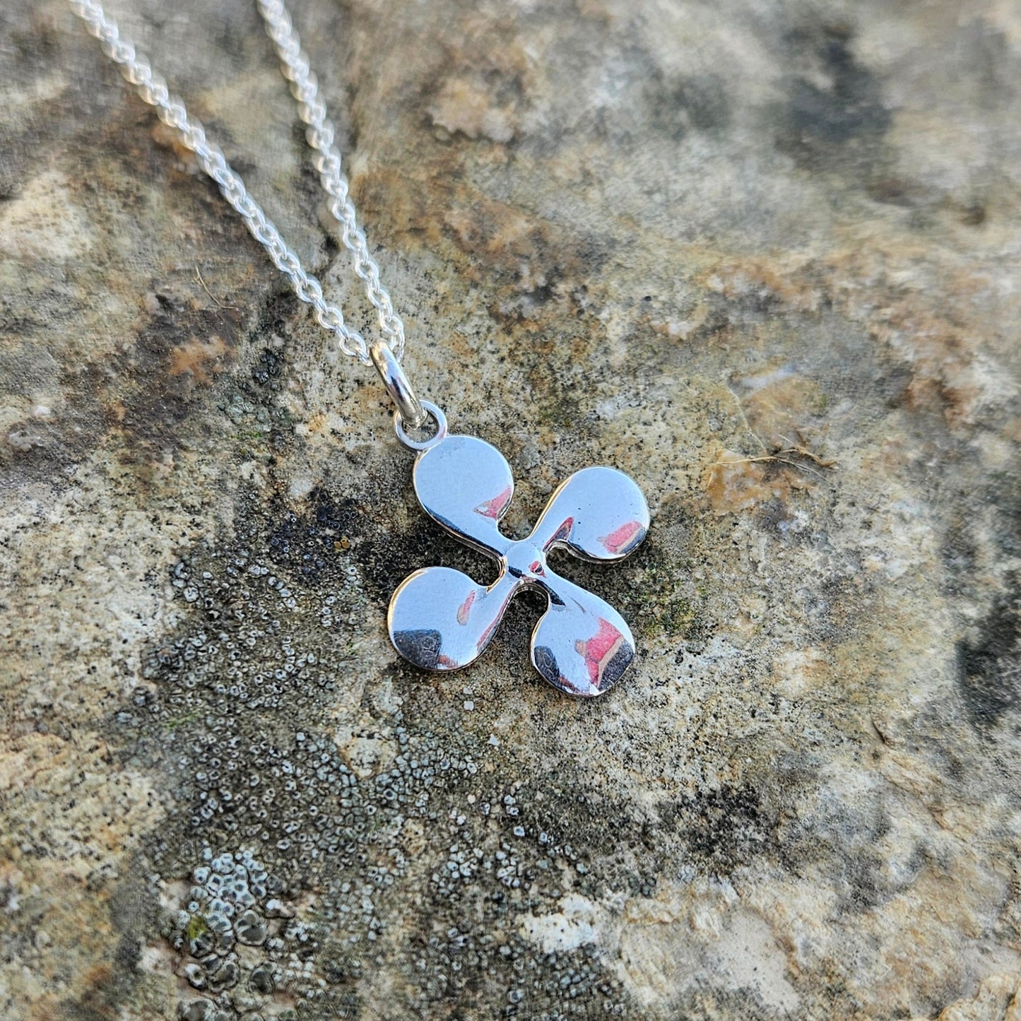 Lauburu en Plata de Ley - Aurora Boreal