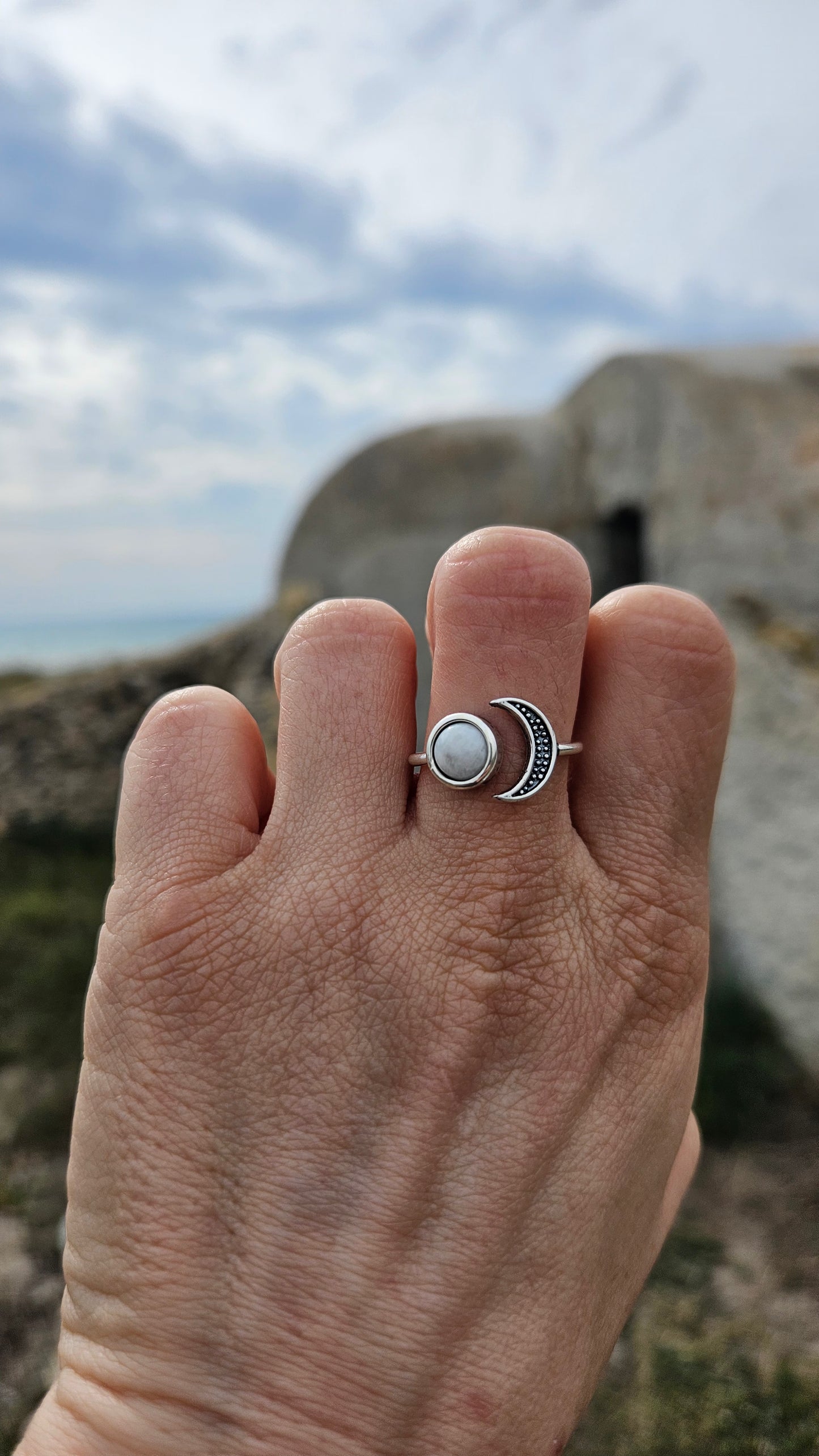 Anillo Luna con Piedra Luna ajustable en Plata de Ley