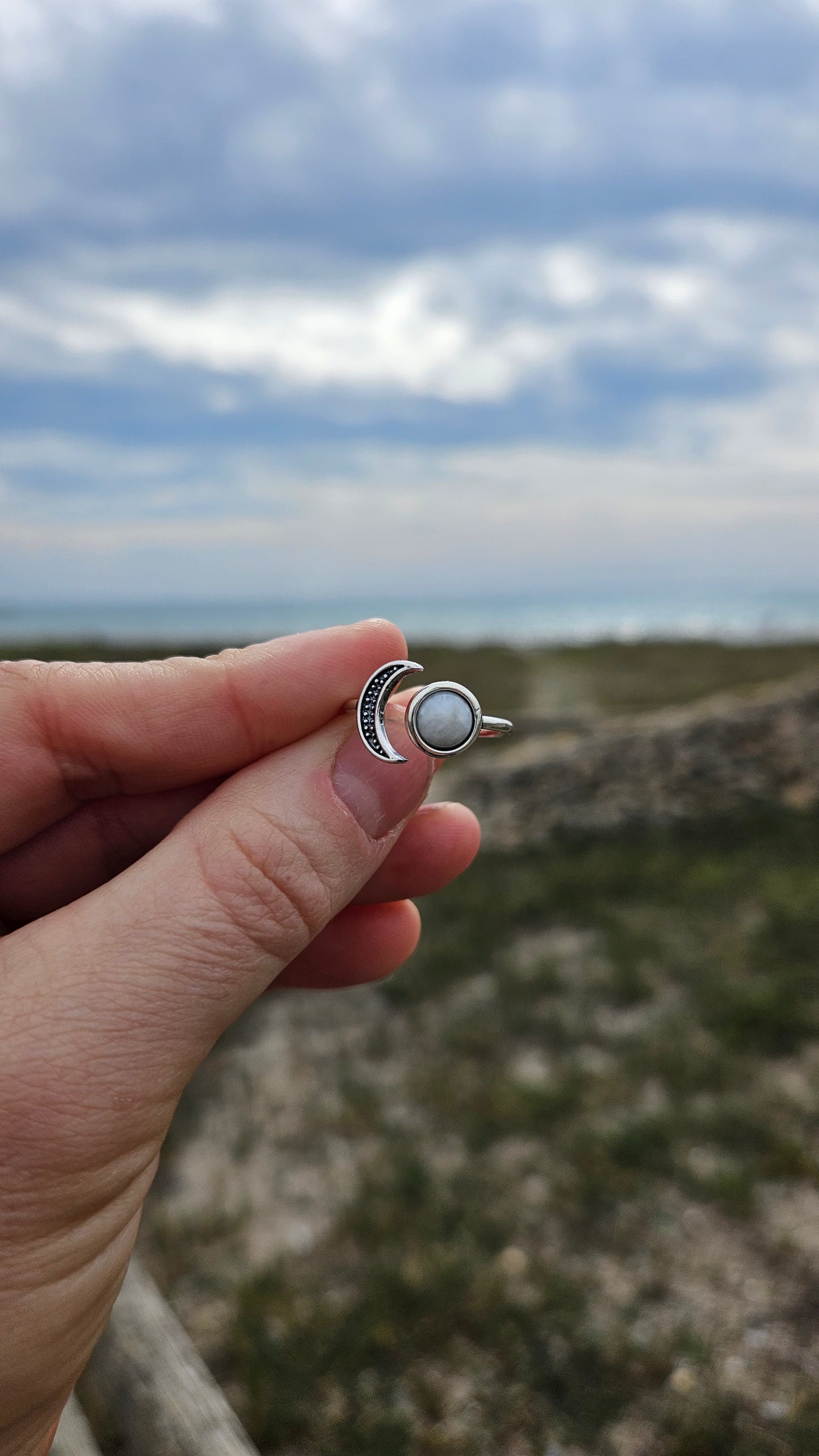 Anillo Luna con Piedra Luna ajustable en Plata de Ley
