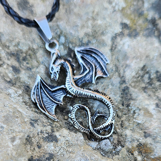 El Dragón como Amuleto: Fuerza, Sabiduría y Protección Ancestral
