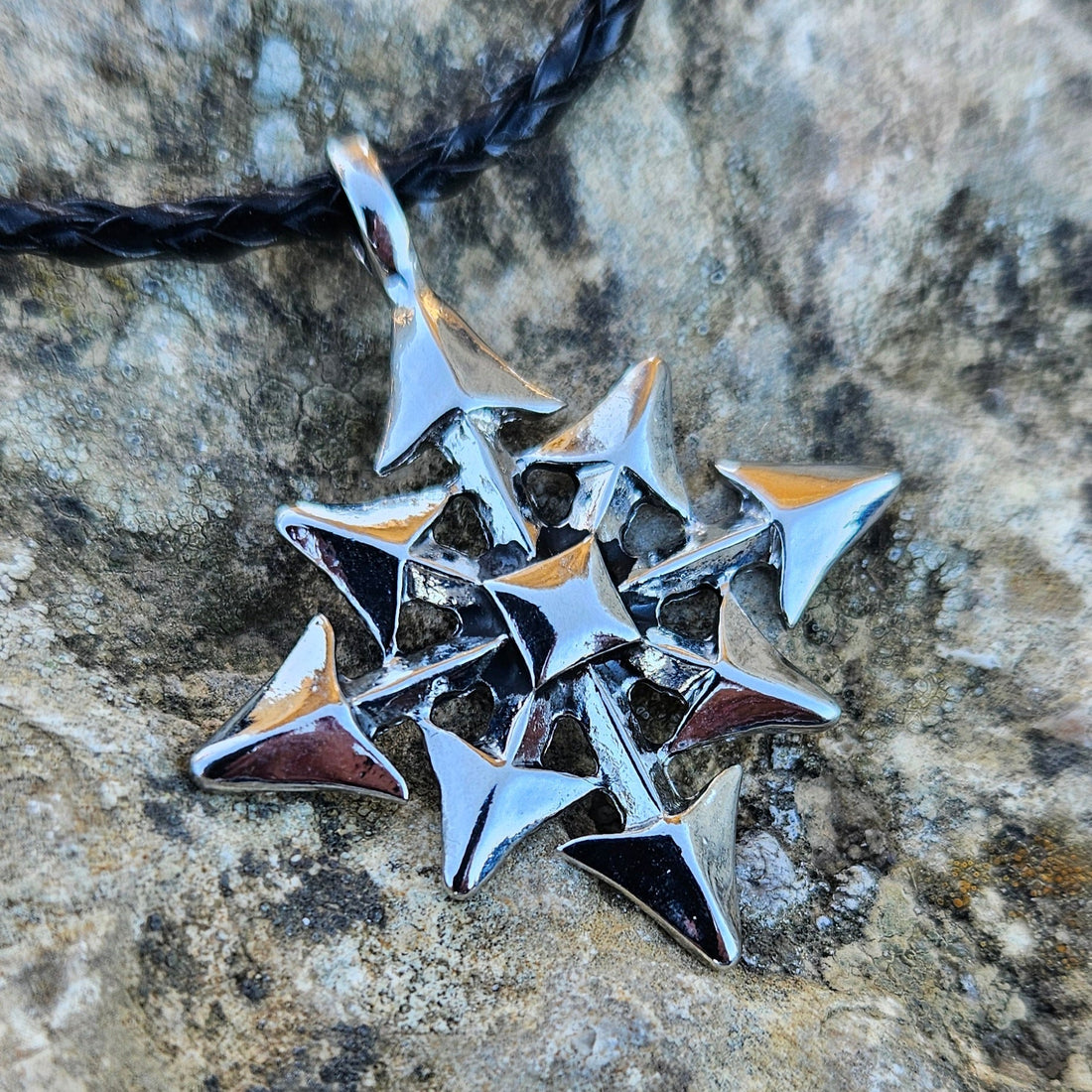 La Estrella del Caos: El Símbolo del Poder Infinito y la Libertad Absoluta