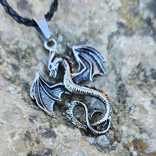 El Dragón como Amuleto: Fuerza, Sabiduría y Protección Ancestral - Aurora Boreal